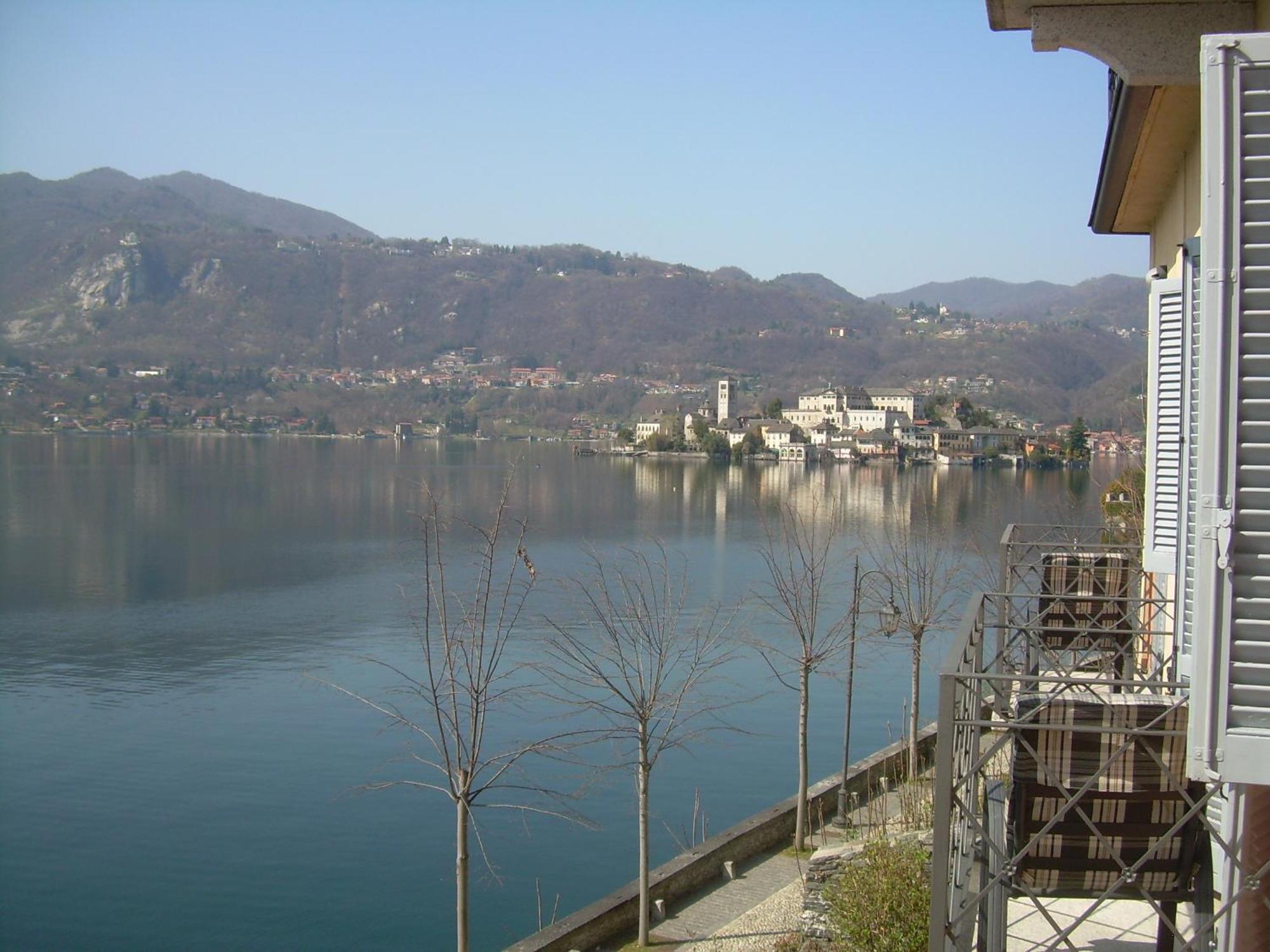 Lake View Rooms And Flats Casa Sul Lago Орта-Сан-Джулио Экстерьер фото